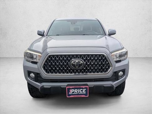Used 2018 Toyota Tacoma TRD Off-Road image 2