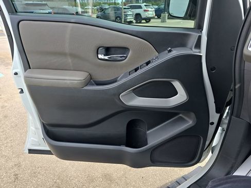 Used 2024 Nissan Frontier SV w/ SV Convenience Package image 30