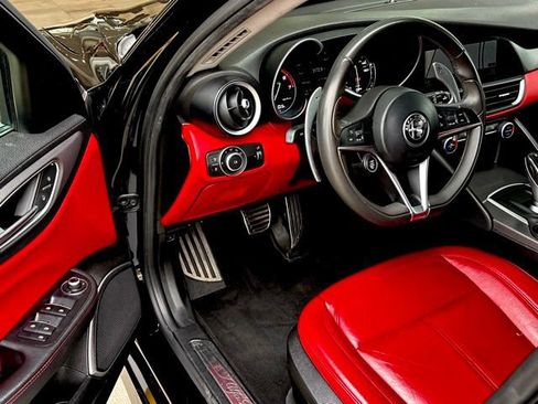 Used 2018 Alfa Romeo Giulia image 10