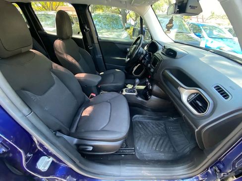 Used 2016 Jeep Renegade Latitude FWD image 27