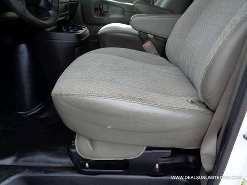 Used 2014 GMC Savana 2500 Extended RWD image 6