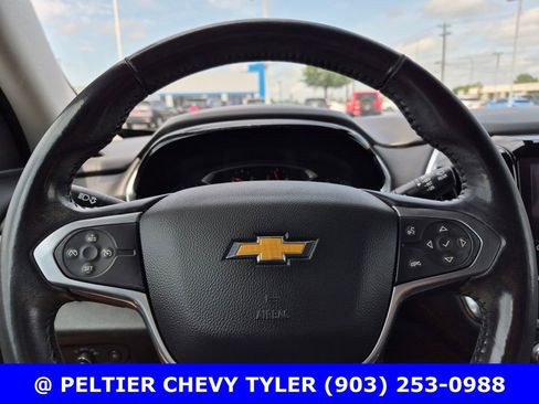 Used 2021 Chevrolet Traverse LT FWD image 19