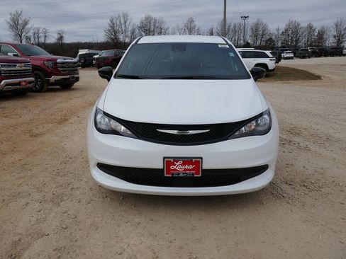 New 2026 Chrysler Voyager LX image 8