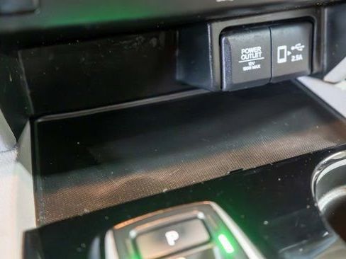 Used 2020 Honda Pilot Touring image 39