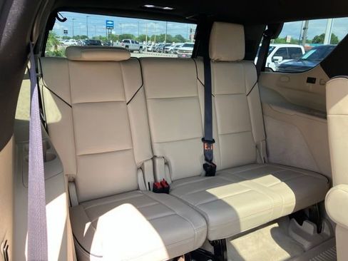 Used 2021 Cadillac Escalade Premium Luxury AWD/4WD image 16