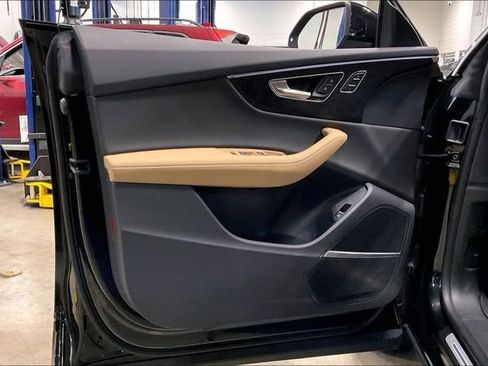 Used 2025 Audi Q8 Premium Plus w/ Premium Plus Package image 23