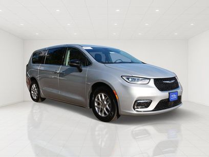Used 2024 Chrysler Pacifica Touring-L
