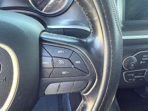 Used 2019 Dodge Charger SXT RWD image 32