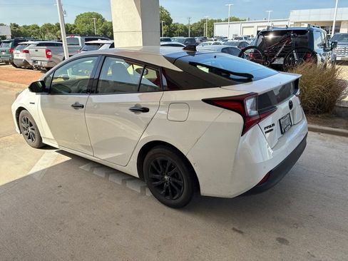 Used 2022 Toyota Prius AWD image 3