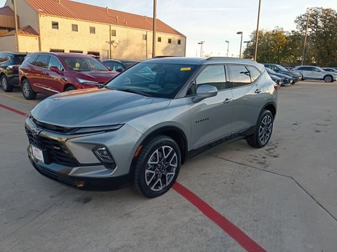 Used 2025 Chevrolet Blazer RS image 1