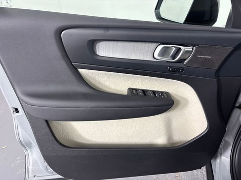Used 2026 Volvo XC40 B5 Ultra image 11