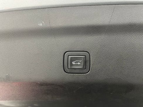 Used 2025 Chevrolet Tahoe LT image 41