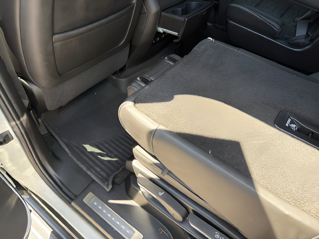 Used 2024 Cadillac Escalade V w/ LPO, Floor Liner Package AWD/4WD image 40