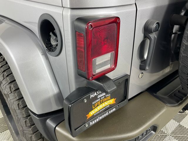 Used 2017 Jeep Wrangler Unlimited Sahara AWD/4WD image 17