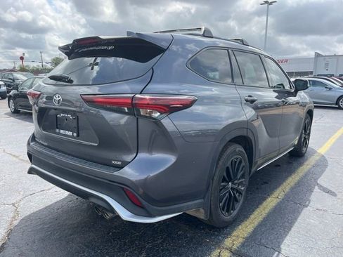 Used 2024 Toyota Highlander XSE image 4