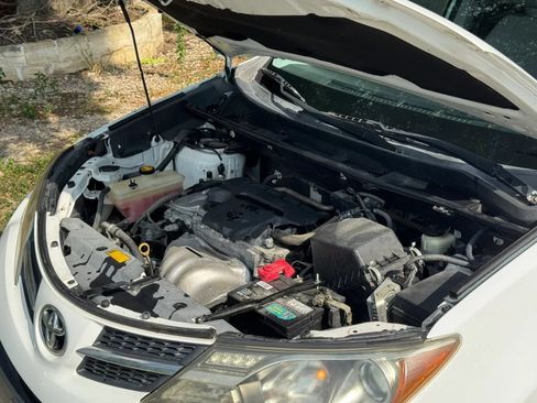 Used 2015 Toyota RAV4 XLE FWD image 12