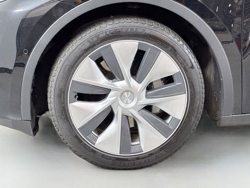 Used 2021 Tesla Model Y Long Range AWD/4WD image 11