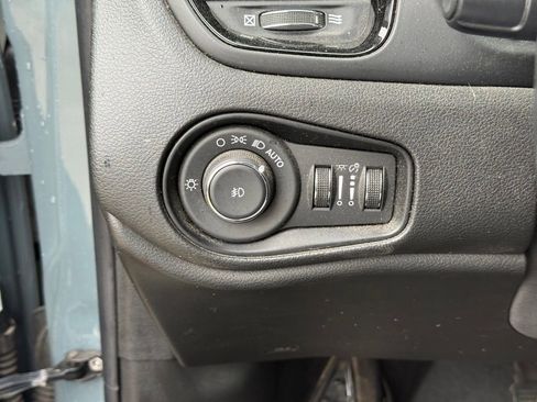 Used 2017 Jeep Renegade Altitude AWD/4WD image 18