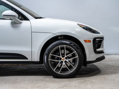 Certified 2025 Porsche Macan AWD/4WD image 12