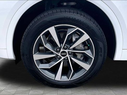 Used 2023 Audi Q5 2.0T Premium Plus w/ Premium Plus Package AWD/4WD image 8