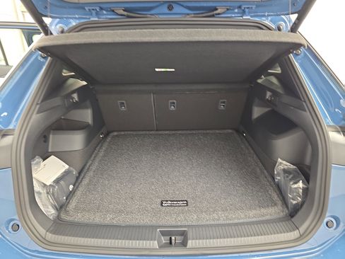 New 2026 Volkswagen Tiguan SEL R-Line AWD/4WD image 12