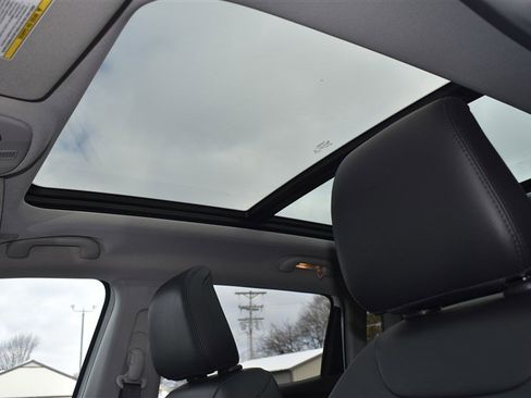 Used 2022 Jeep Compass Limited w/ Sun and Sound Group image 13