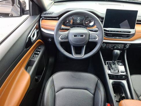 Used 2024 Jeep Compass Limited image 11