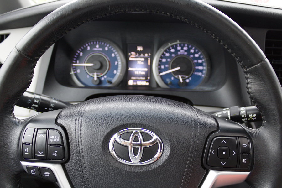 Used 2016 Toyota Sienna XLE FWD image 15