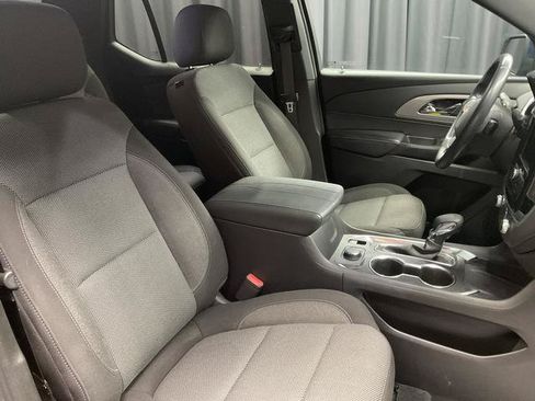 Used 2022 Chevrolet Traverse LT FWD image 18