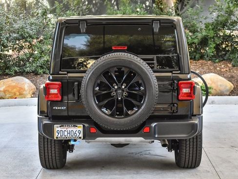 Used 2022 Jeep Wrangler Unlimited Sahara image 5