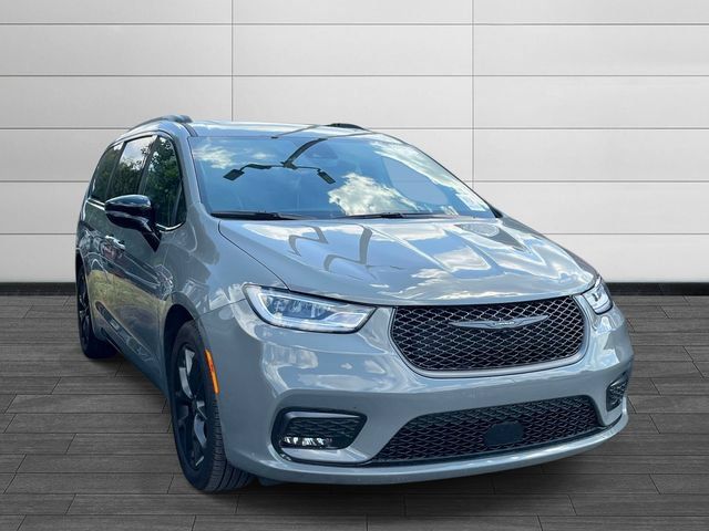 Certified 2025 Chrysler Pacifica Limited FWD image 4