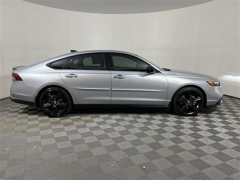 Used 2025 Honda Accord Sport image 9