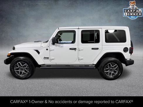 Used 2025 Jeep Wrangler Unlimited Sahara AWD/4WD image 3