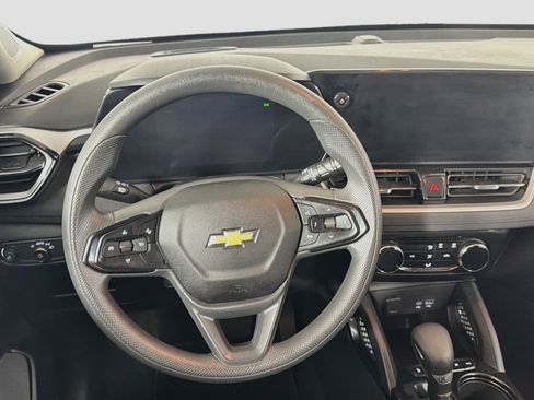 Used 2025 Chevrolet TrailBlazer LT AWD/4WD image 17