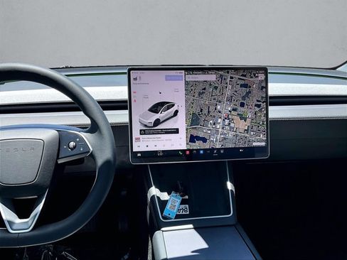 Used 2026 Tesla Model Y 2WD image 8