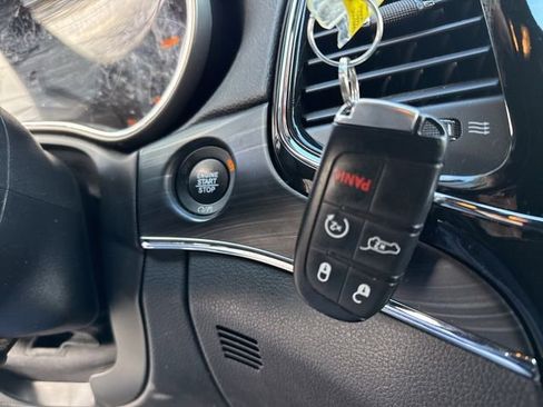 Used 2022 Jeep Grand Cherokee Limited image 41