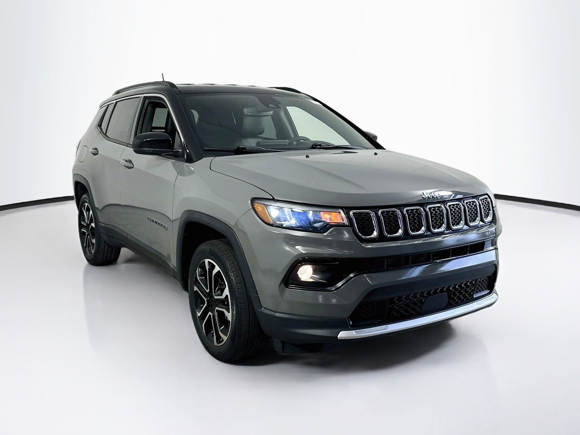 Used 2023 Jeep Compass Limited AWD/4WD image 3