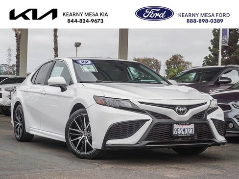 Used 2022 Toyota Camry SE w/ Carpet Mat Package (TMS) FWD image 1