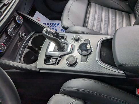 Used 2023 Alfa Romeo Stelvio Veloce AWD/4WD image 14