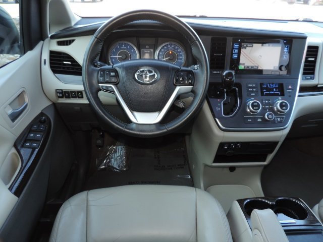 Used 2016 Toyota Sienna XLE w/ XLE Navigation Package FWD image 20