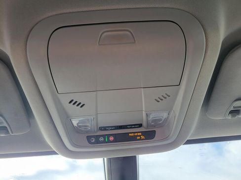 Used 2021 GMC Acadia SLE w/ Elevation Edition image 15