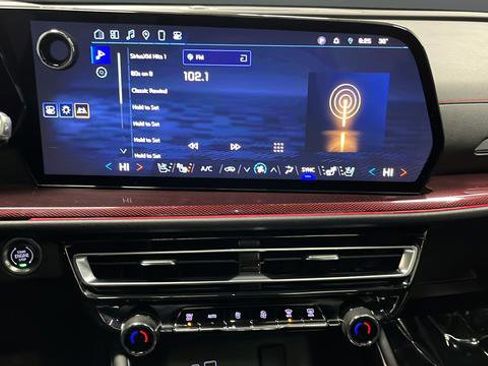 Used 2024 Chevrolet Traverse RS image 13