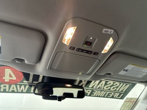 Used 2025 Toyota Highlander LE FWD image 22