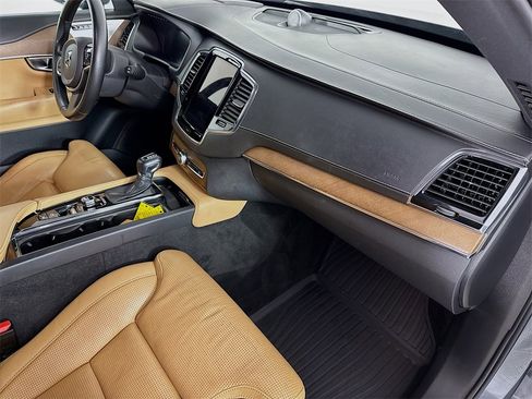 Used 2017 Volvo XC90 T6 Inscription w/ Vision Package image 31
