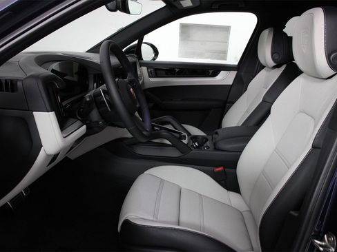 New 2026 Porsche Cayenne S image 5