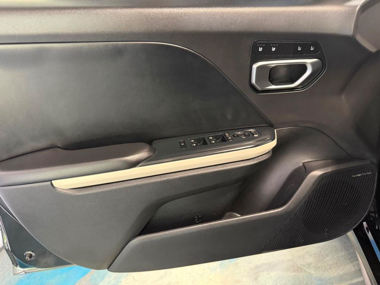 Used 2025 Kia K4 GT-Line w/ GT-Line Premium Package FWD image 11