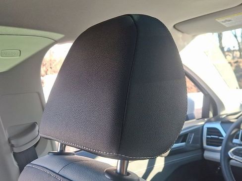 Certified 2025 Volkswagen Taos SE w/ Panoramic Sunroof Package image 13