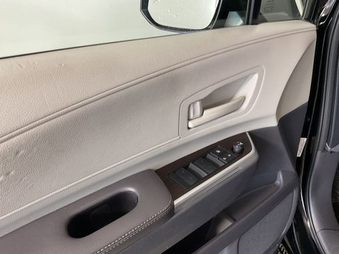 Used 2023 Toyota Sienna LE AWD/4WD image 16