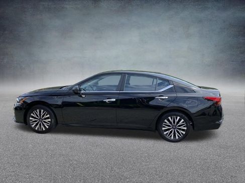 Used 2024 Nissan Altima 2.5 SV FWD image 24