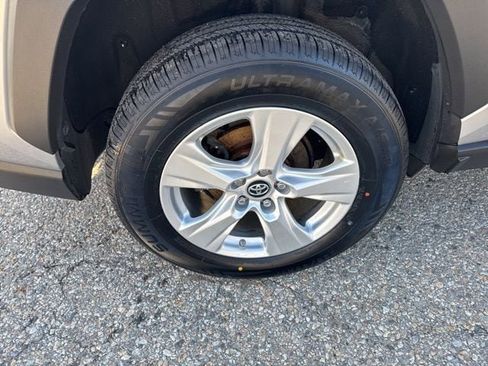 Used 2019 Toyota RAV4 XLE w/ Convenience Package image 12